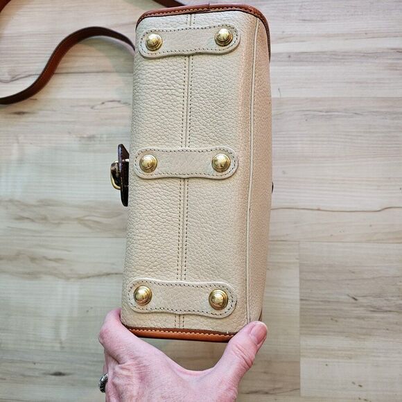 Vintage Dooney & Bourke Essex Tan & Cream All Weather Leather AWL Crossbody - Picture 4 of 14